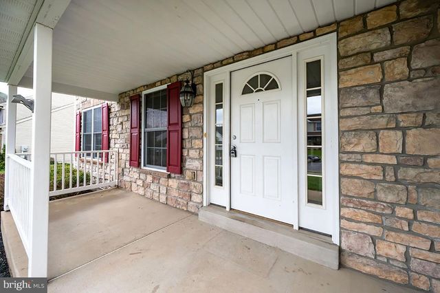 4985 THORNBURY CIR, Douglassville, PA 19518