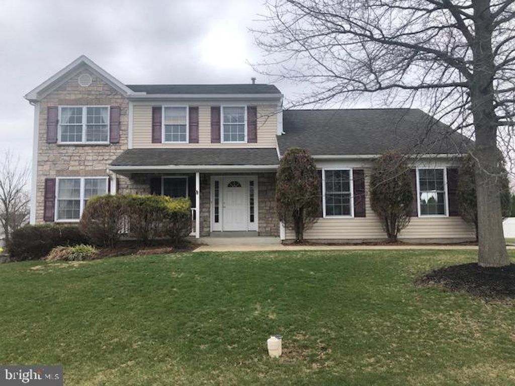 4985 THORNBURY CIR, Douglassville, PA 19518