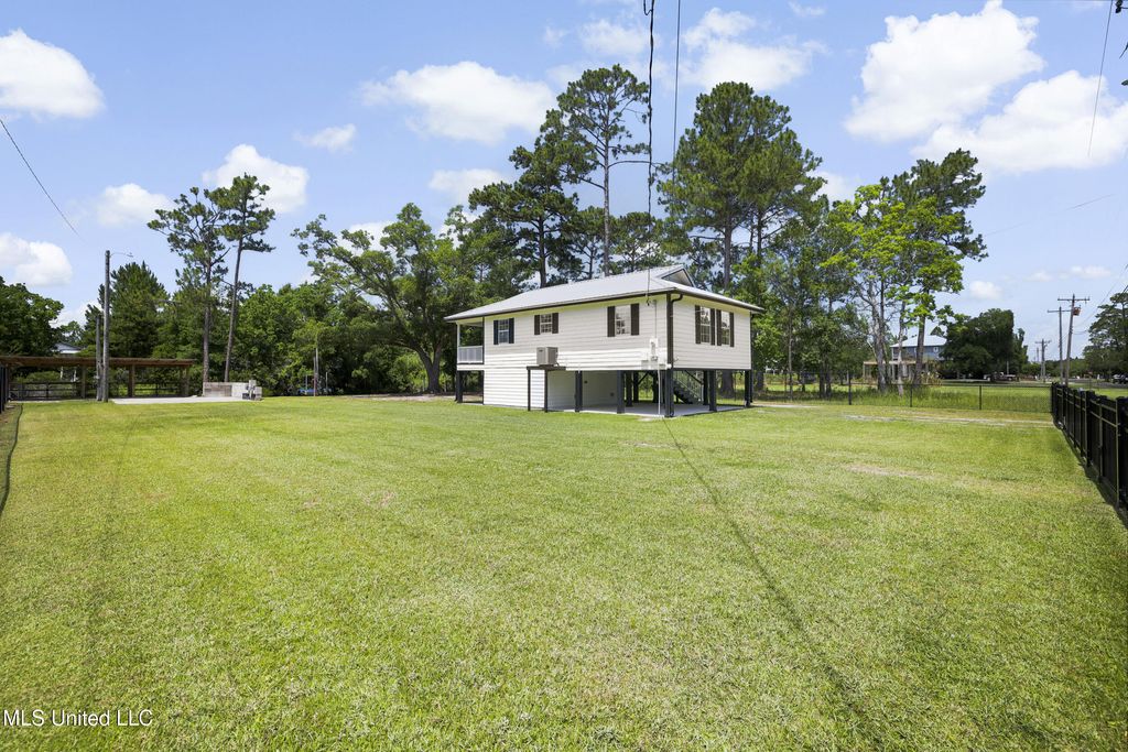 5061 1st Avenue, Bay Saint Louis, MS 39520