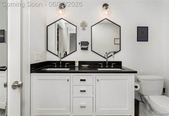 366 W Brown Street, Birmingham, MI 48009