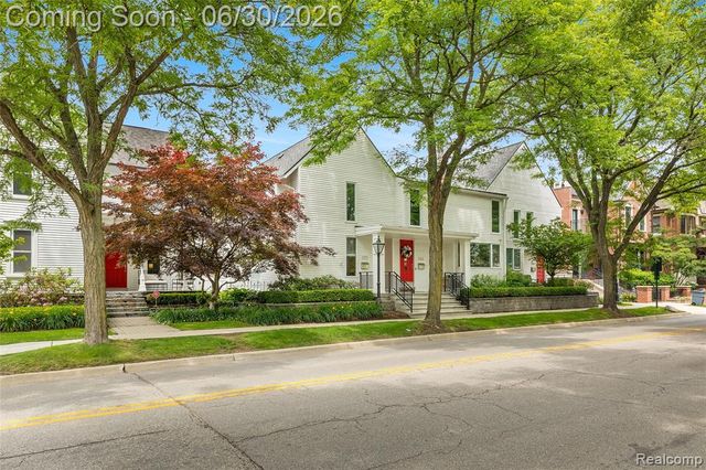 366 W Brown Street, Birmingham, MI 48009