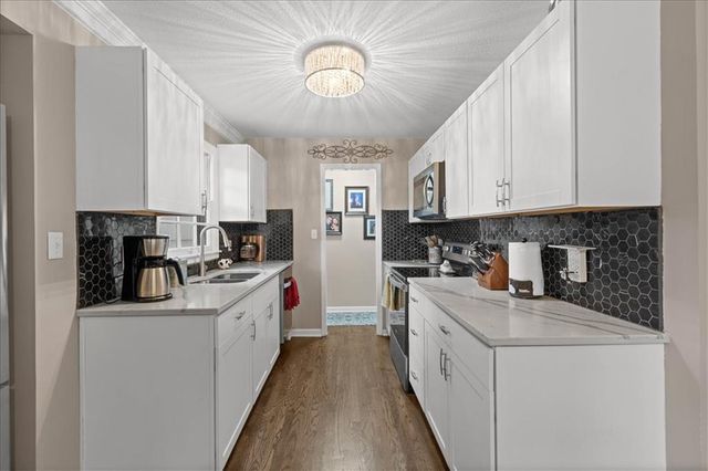 2816 W 75TH Street, Prairie Village, KS 66208
