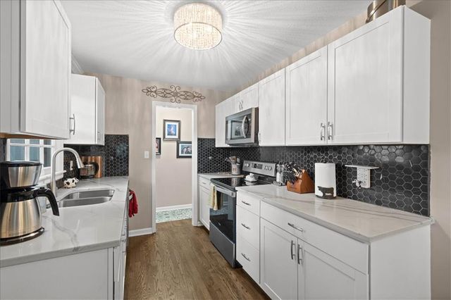 2816 W 75TH Street, Prairie Village, KS 66208