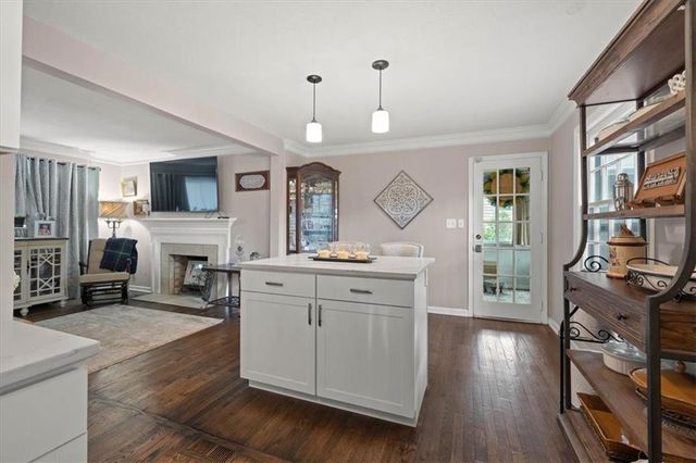 2816 W 75TH Street, Prairie Village, KS 66208