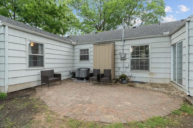 2816 W 75TH Street, Prairie Village, KS 66208