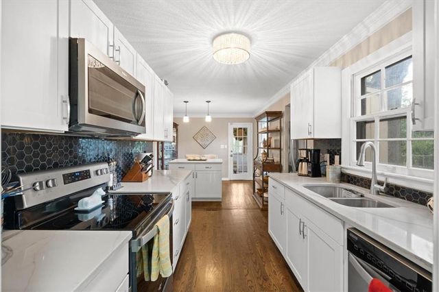 2816 W 75TH Street, Prairie Village, KS 66208