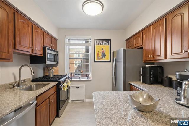 8300 Boulevard East 4G, North Bergen, NJ 07047