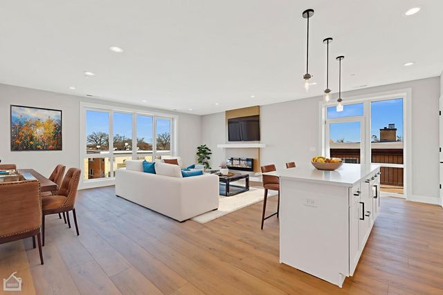 8631 W Grand Avenue 4W, River Grove, IL 60171