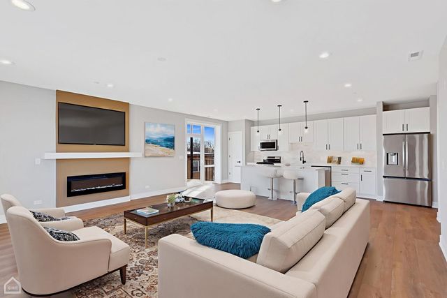 8631 W Grand Avenue 4W, River Grove, IL 60171