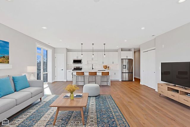 8631 W Grand Avenue 4W, River Grove, IL 60171