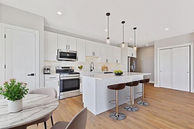 8631 W Grand Avenue 4W, River Grove, IL 60171