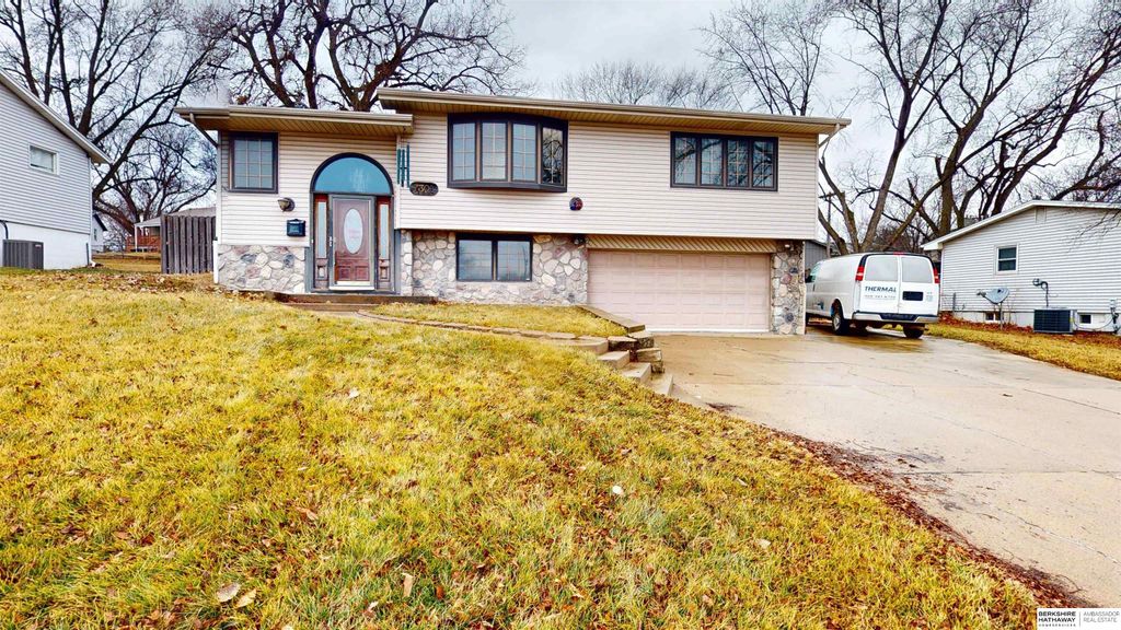 7306 S 85th Street, La Vista, NE 68128
