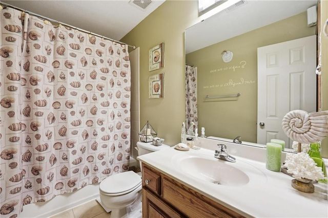 8515 N Chalmers Avenue, Kansas City, MO 64153