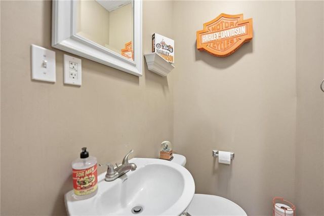 8515 N Chalmers Avenue, Kansas City, MO 64153