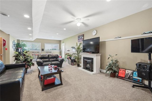 8515 N Chalmers Avenue, Kansas City, MO 64153