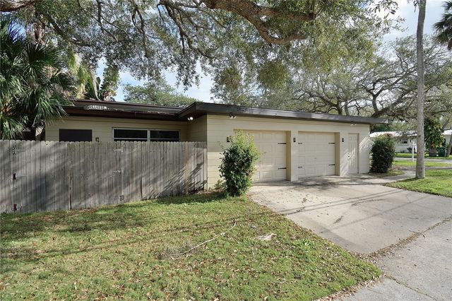 150 W ALACHUA LANE, Cocoa Beach, FL 32931