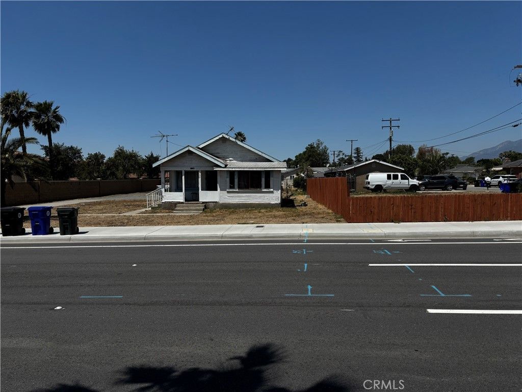 Image 3 of property listing at 7790 Sierra, Fontana, CA 92336