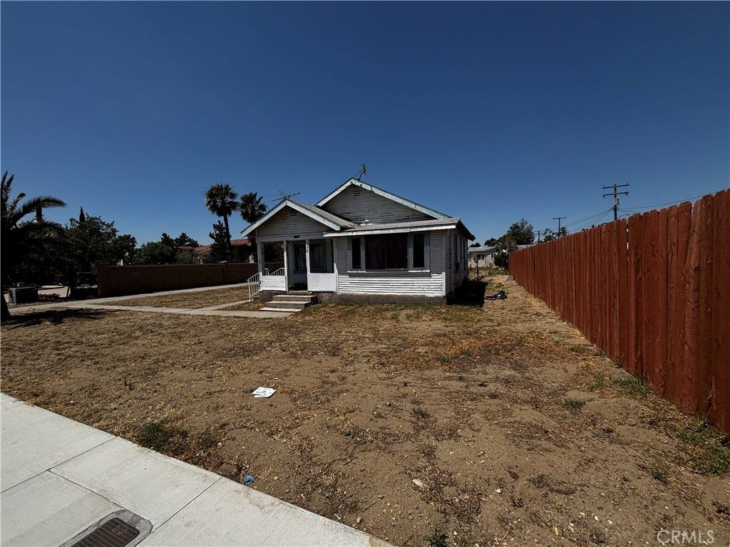 Image 4 of property listing at 7790 Sierra, Fontana, CA 92336