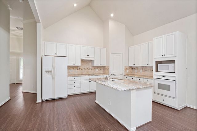 8719 Coppertowne Lane, Dallas, TX 75243