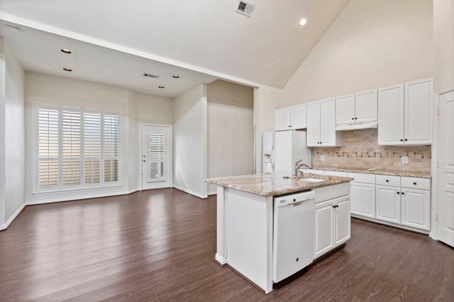 8719 Coppertowne Lane, Dallas, TX 75243