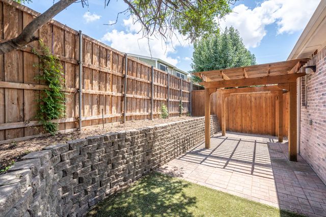 8719 Coppertowne Lane, Dallas, TX 75243