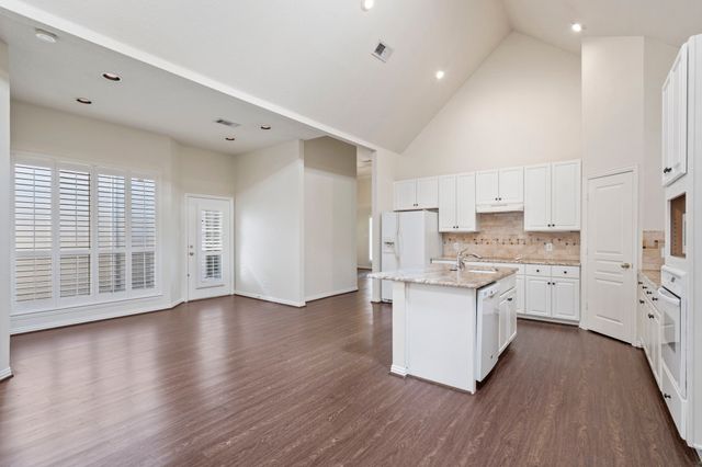 8719 Coppertowne Lane, Dallas, TX 75243