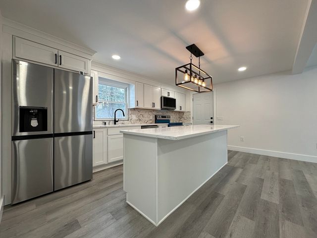 65 Hendom Drive, Agawam, MA 01001