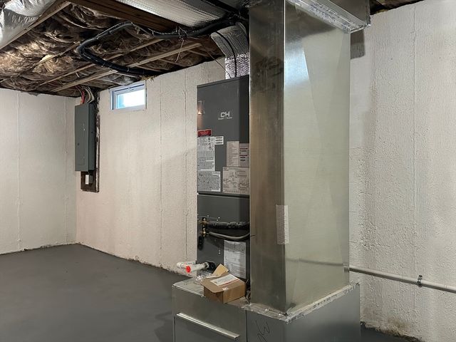 65 Hendom Drive, Agawam, MA 01001