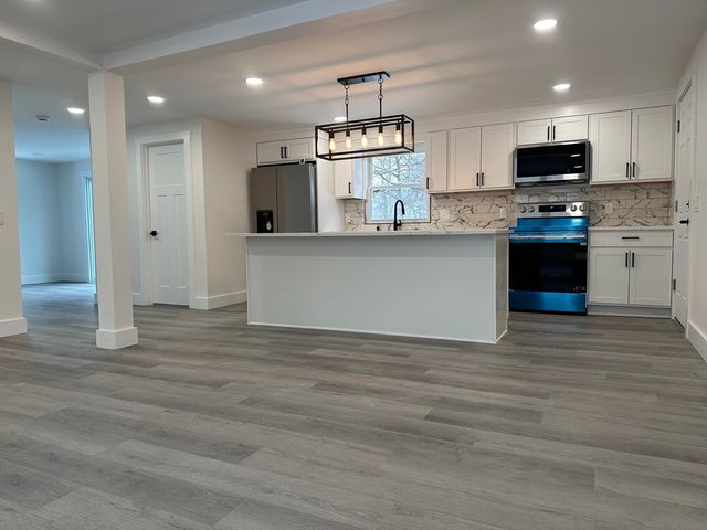 65 Hendom Drive, Agawam, MA 01001