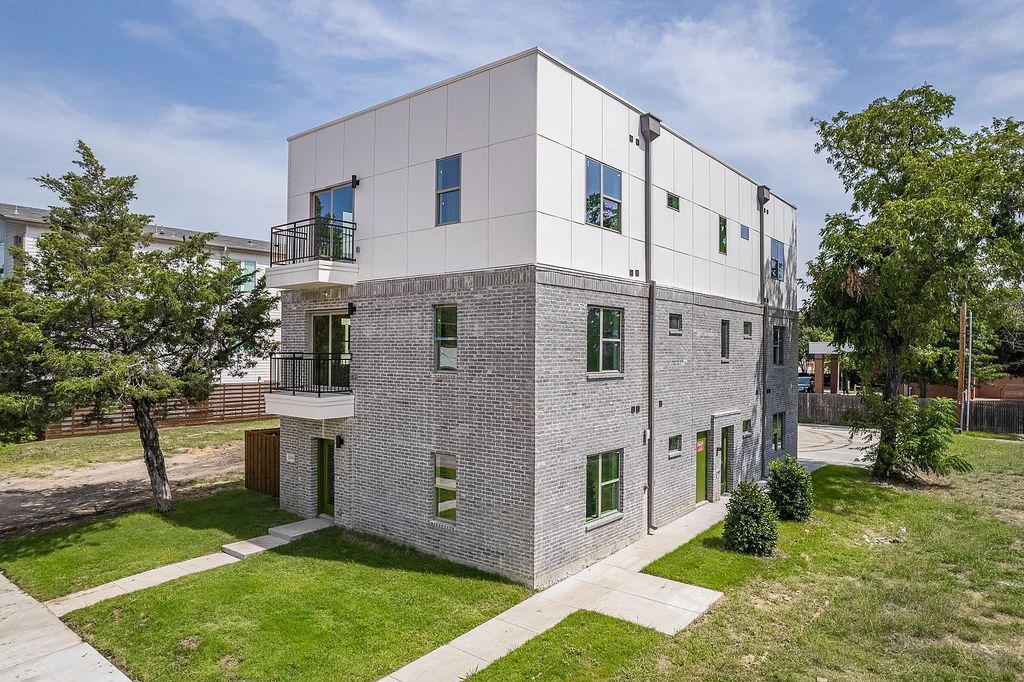 7370 Rural Avenue 303, Dallas, TX 75235