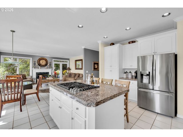 12363 Se DEERFIELD Dr, Happy Valley, OR 97086