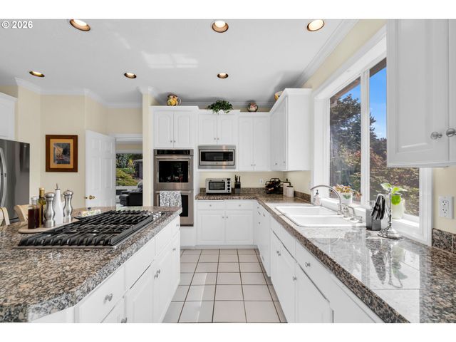 12363 Se DEERFIELD Dr, Happy Valley, OR 97086