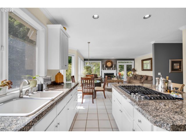 12363 Se DEERFIELD Dr, Happy Valley, OR 97086