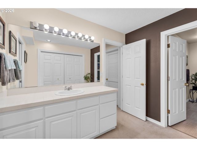 12363 Se DEERFIELD Dr, Happy Valley, OR 97086