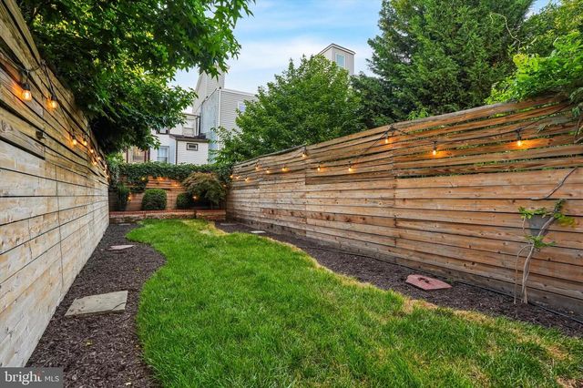 1232 CREASE ST, Philadelphia, PA 19125