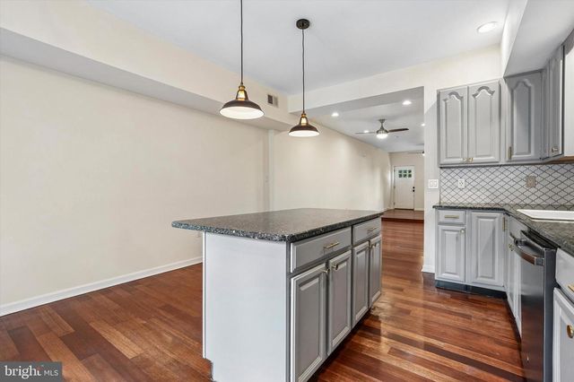 1232 CREASE ST, Philadelphia, PA 19125