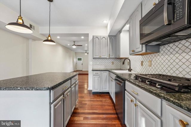 1232 CREASE ST, Philadelphia, PA 19125