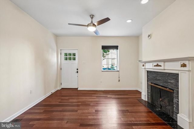 1232 CREASE ST, Philadelphia, PA 19125