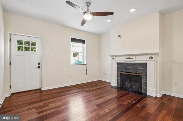 1232 CREASE ST, Philadelphia, PA 19125