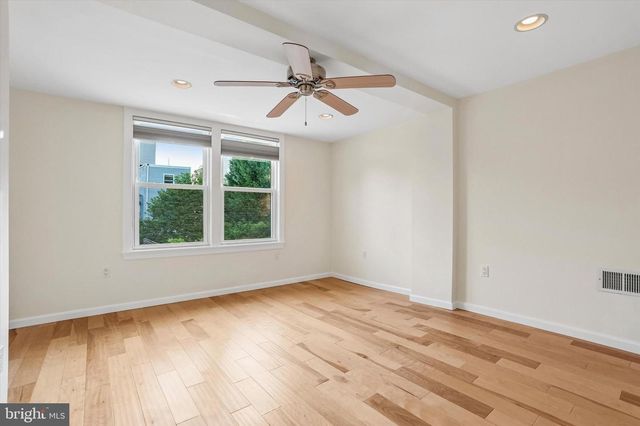 1232 CREASE ST, Philadelphia, PA 19125