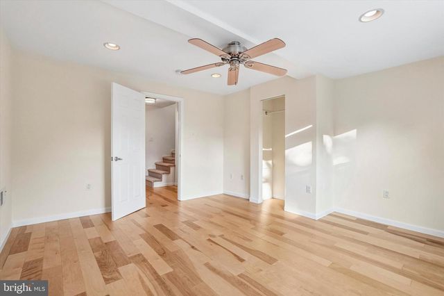 1232 CREASE ST, Philadelphia, PA 19125