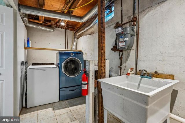 1232 CREASE ST, Philadelphia, PA 19125