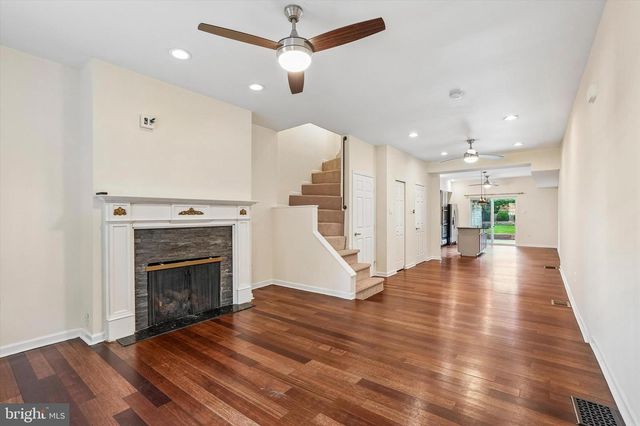 1232 CREASE ST, Philadelphia, PA 19125