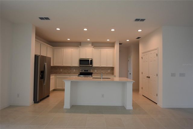 6949 SUNKIST WAY, Groveland, FL 34736