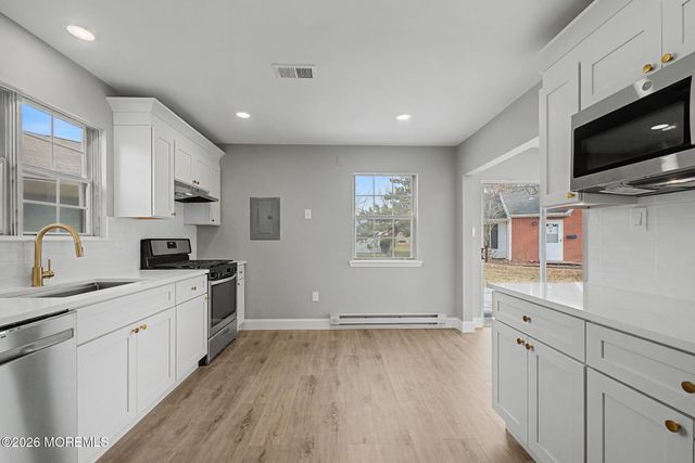 32 Carnaby Close, Freehold, NJ 07728