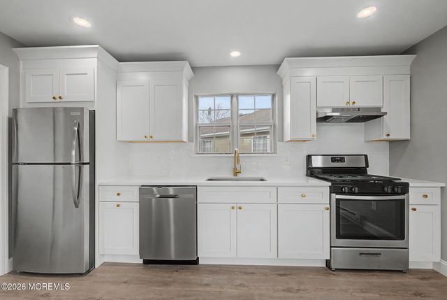 32 Carnaby Close, Freehold, NJ 07728