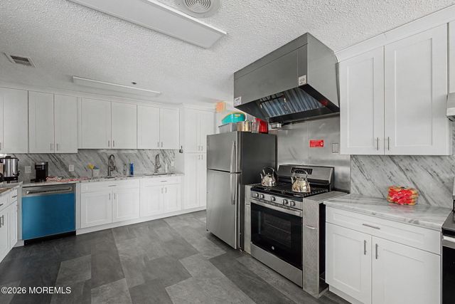 32 Carnaby Close, Freehold, NJ 07728