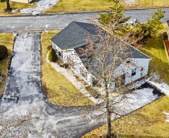 32 Carnaby Close, Freehold, NJ 07728