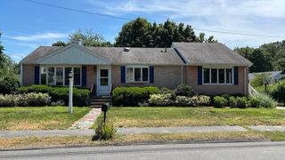 14 Manomet Road, Woburn, MA 01801