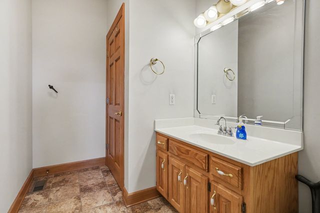 11948 Betts Rd, Greenbrier, TN 37073